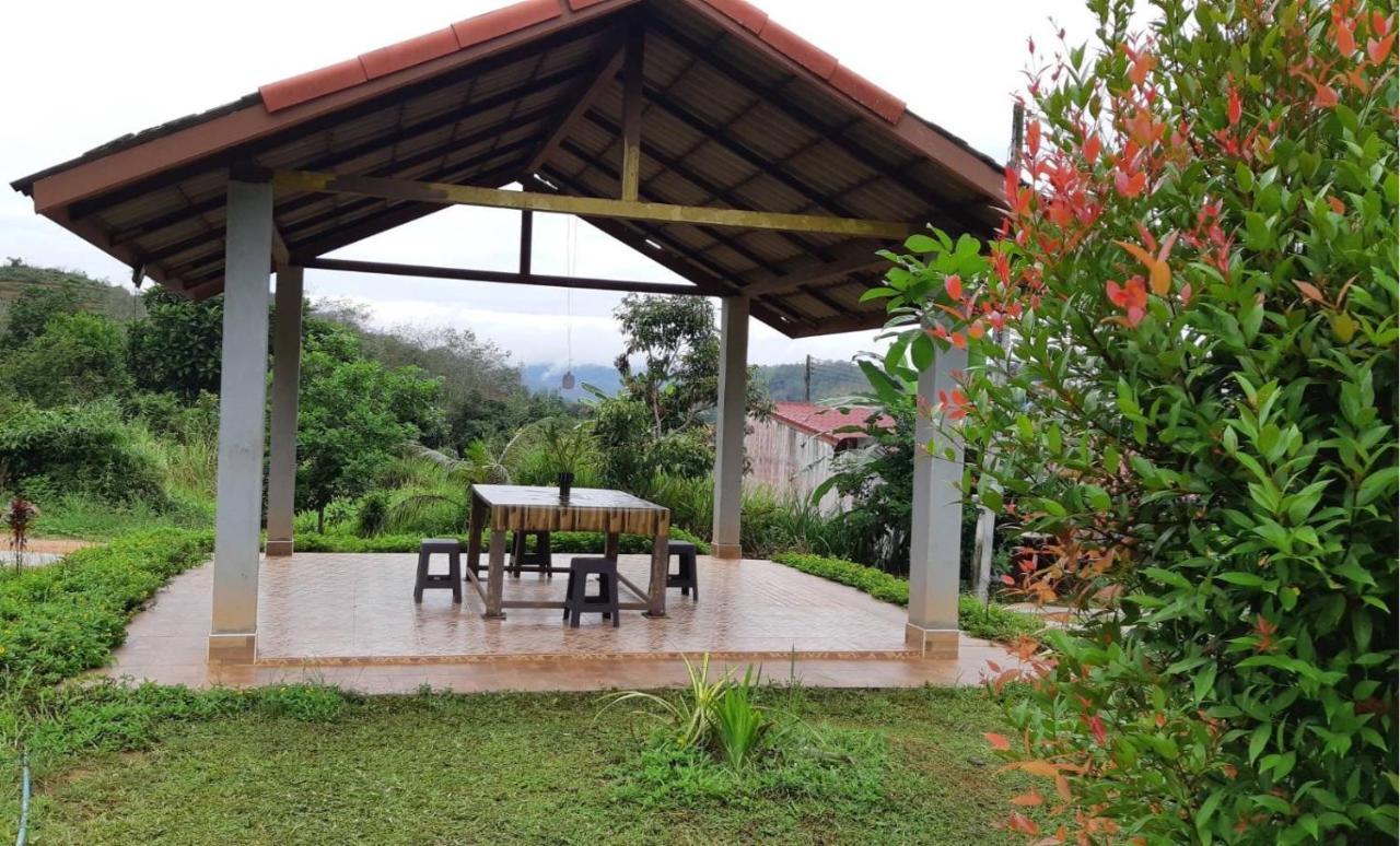 Betong House In The Garden Villa Luaran gambar