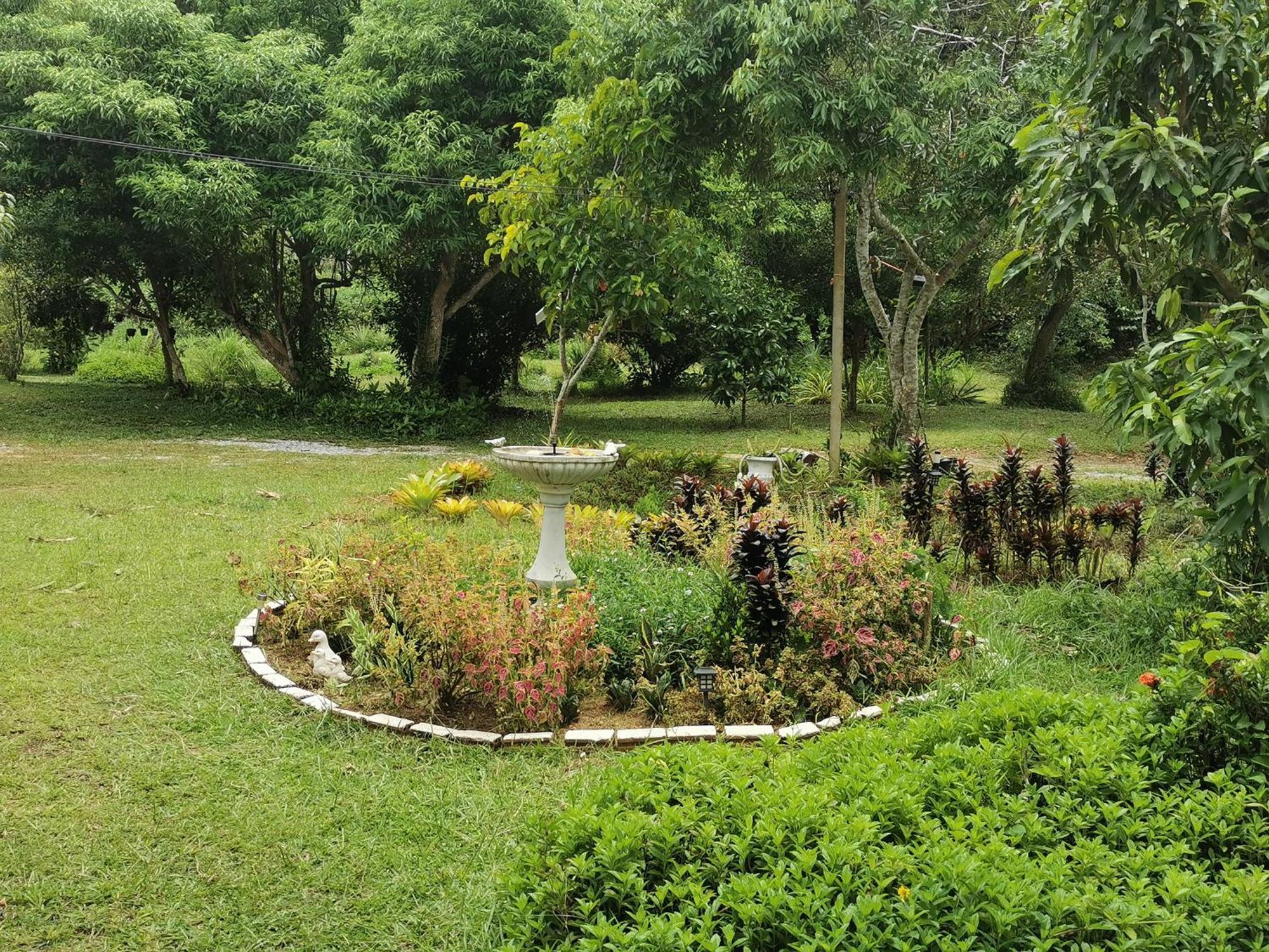 Betong House In The Garden Villa Luaran gambar