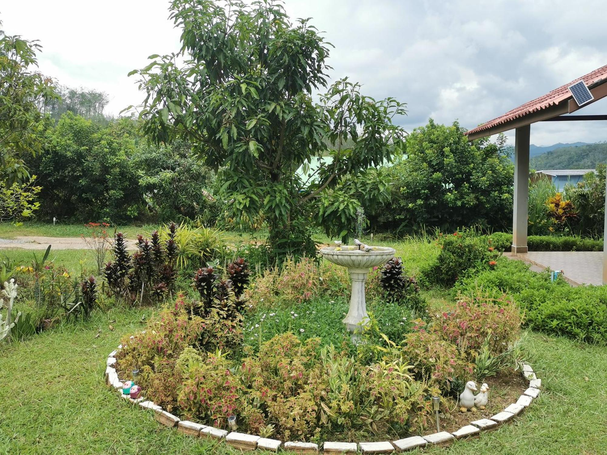 Betong House In The Garden Villa Luaran gambar